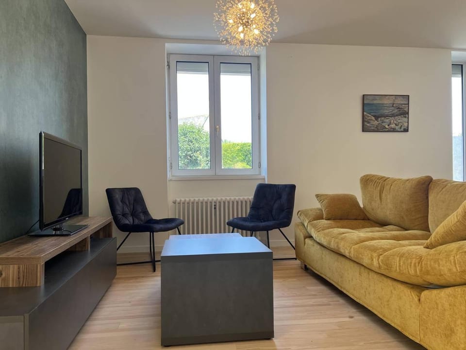 650 - Belle Maison en pierre avec jardin en plein centre d'Erquy Villa in Brittany