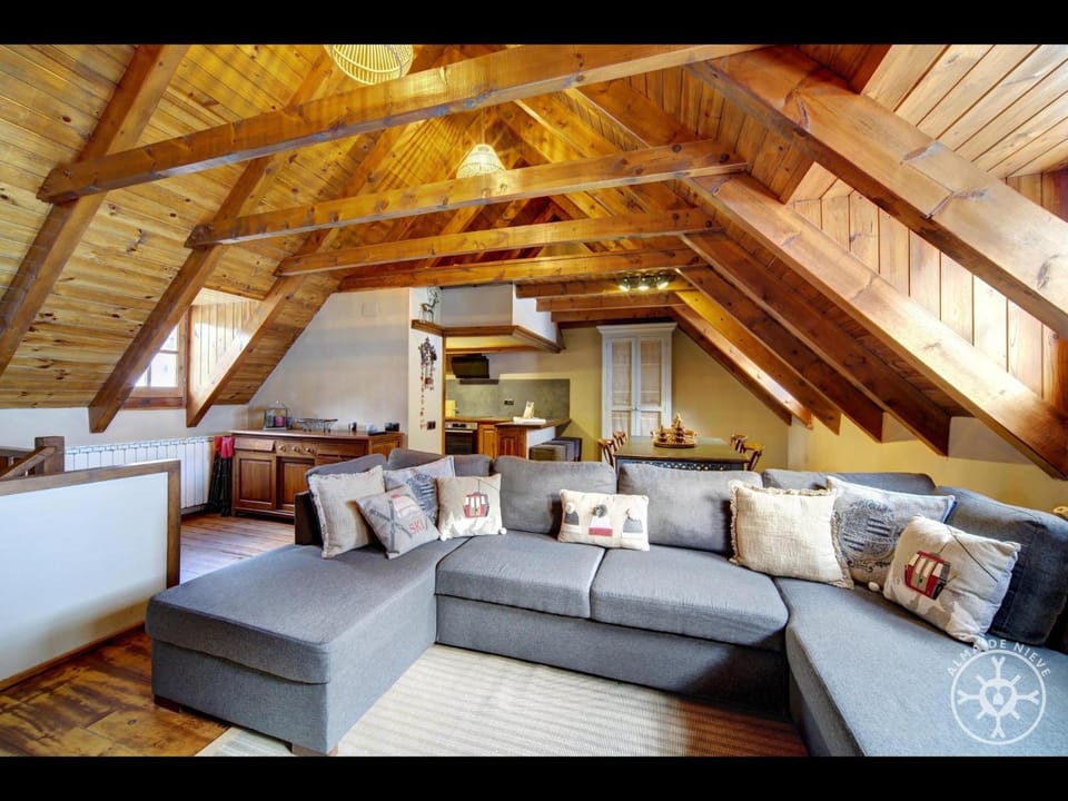 CASA SAUTARETH de Alma de Nieve House in Catalonia