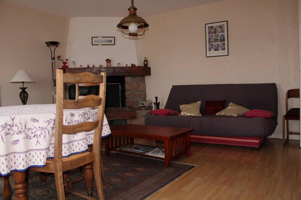 655 - Appartement à Erquy, en centre bourg à 300m de la plage du centre Apartment in Brittany