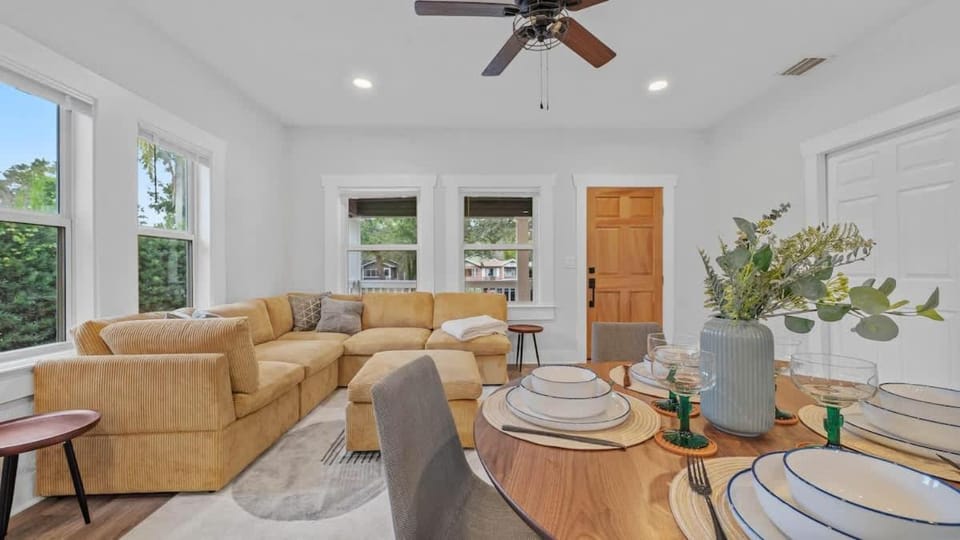 Living room, Seating area, Dining area