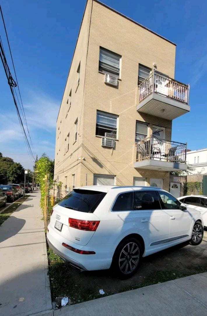 Property building, Day, Neighbourhood, Street view, Parking