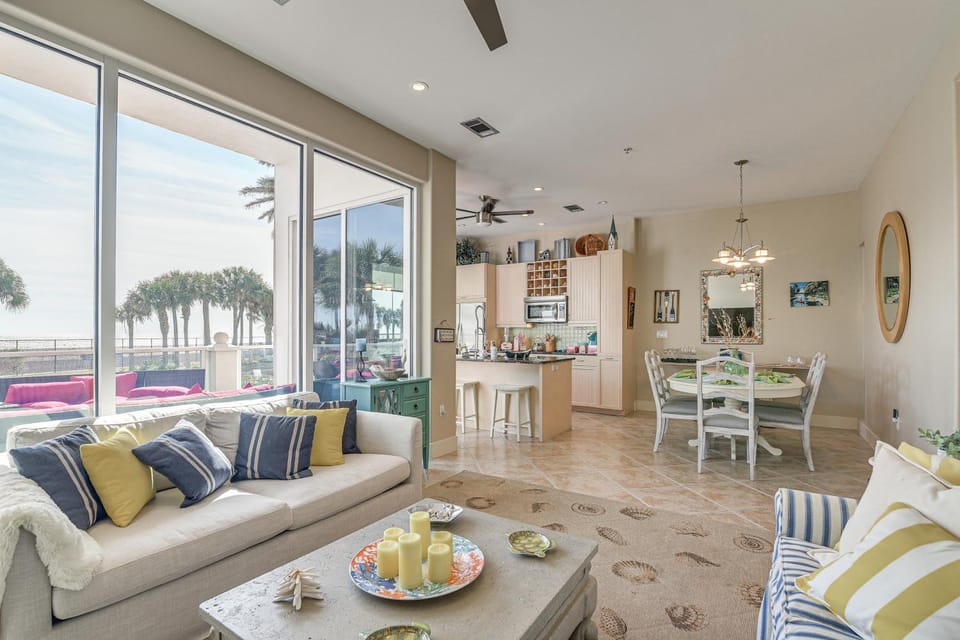 Steps to Sea & Sand! Gulf-View Galveston Getaway House in Diamond Beach