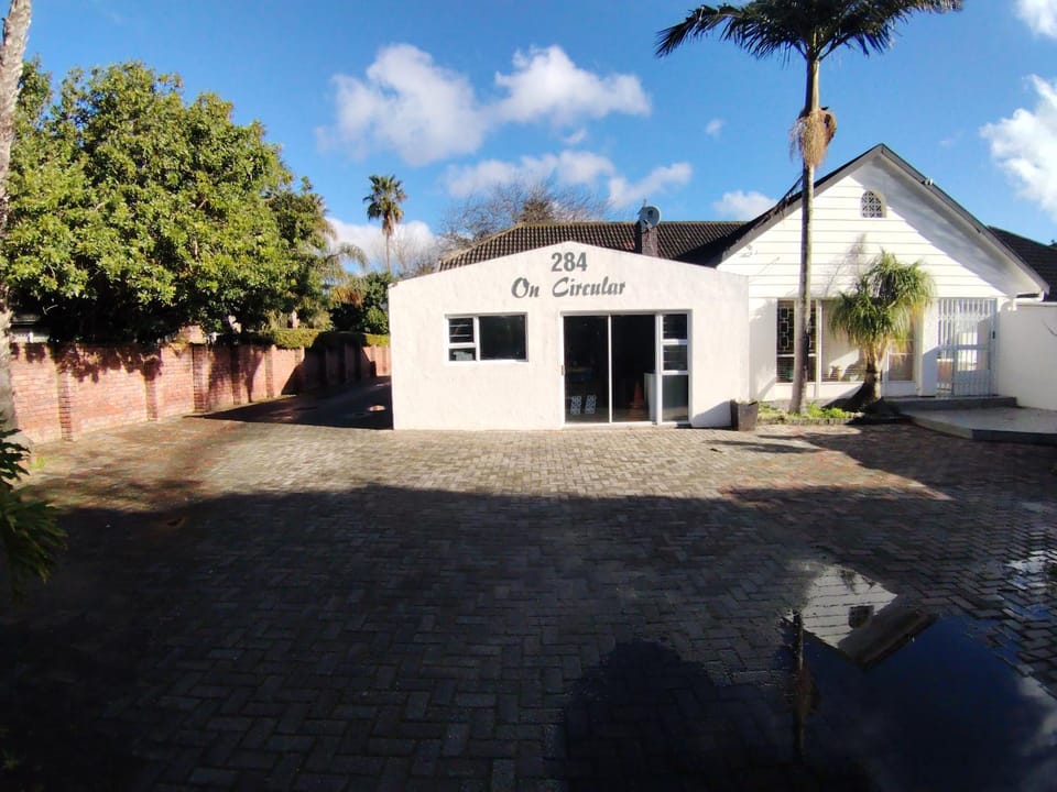 284 on circular 3 Apartment in Port Elizabeth