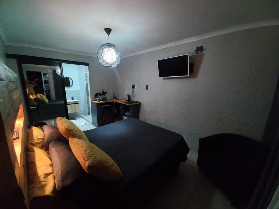 284 on circular 3 Apartment in Port Elizabeth