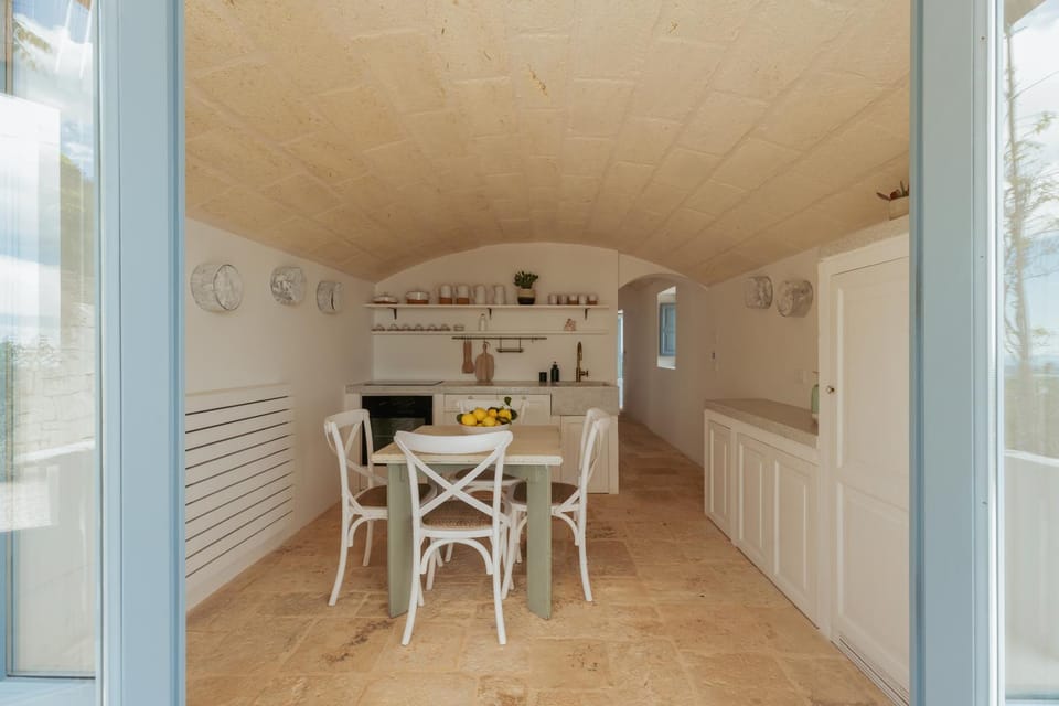 Kitchen or kitchenette, Dining area, air conditioner