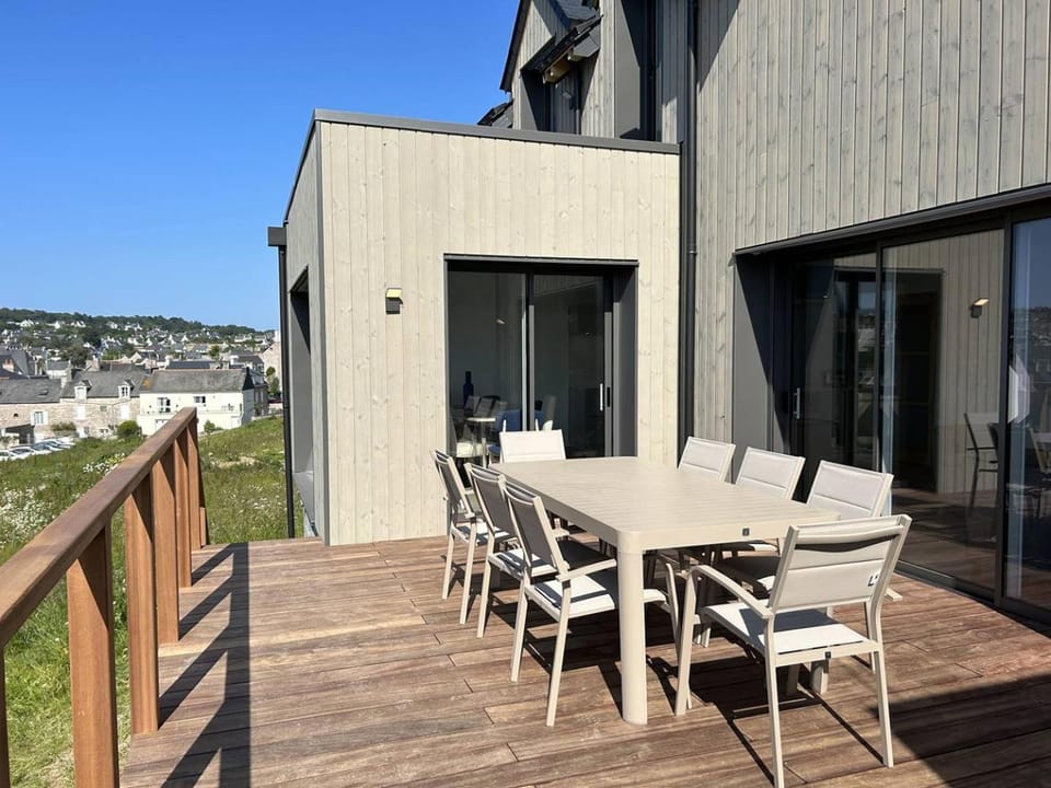 668 - Magnifique maison familiale vue mer, 12 voyageurs à deux pas du centre d'Erquy Villa in Brittany