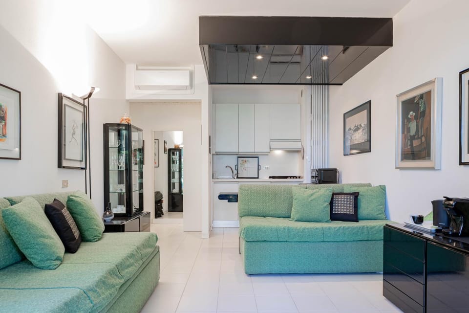 TV and multimedia, Kitchen or kitchenette, Living room, Seating area, minibar, air conditioner