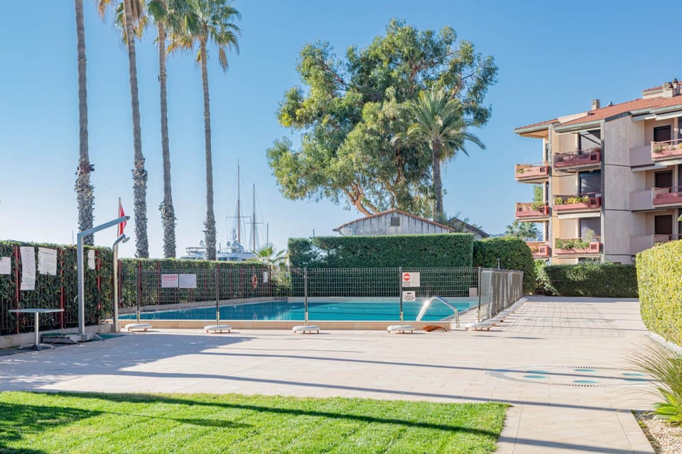 Spring, Day, Natural landscape, Garden, Garden view, Pool view, Swimming pool, sunbed