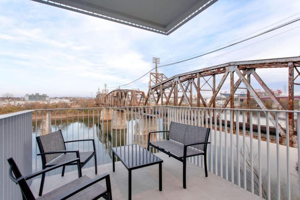 Balcony/Terrace, River view