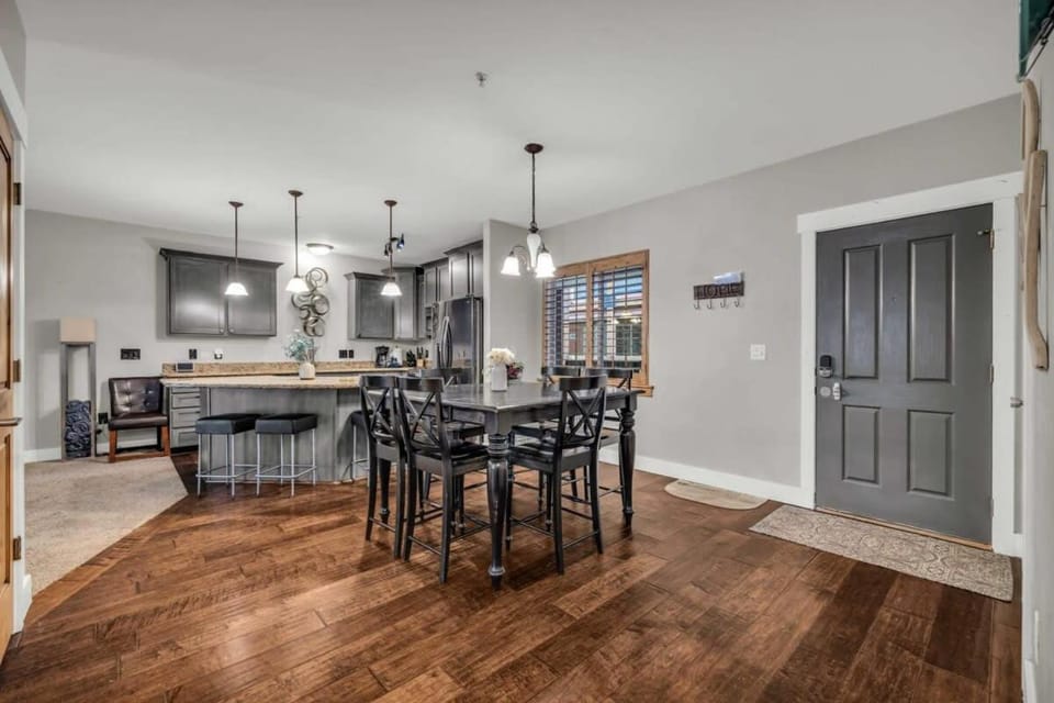 3BD Olympic Park Condo on FREE Shuttle Line House in Summit Park