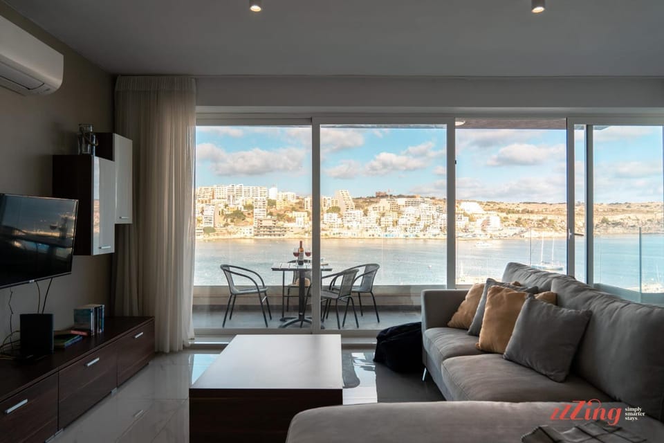 TV and multimedia, Balcony/Terrace, Living room, Evening entertainment, Lake view, Sea view, air conditioner