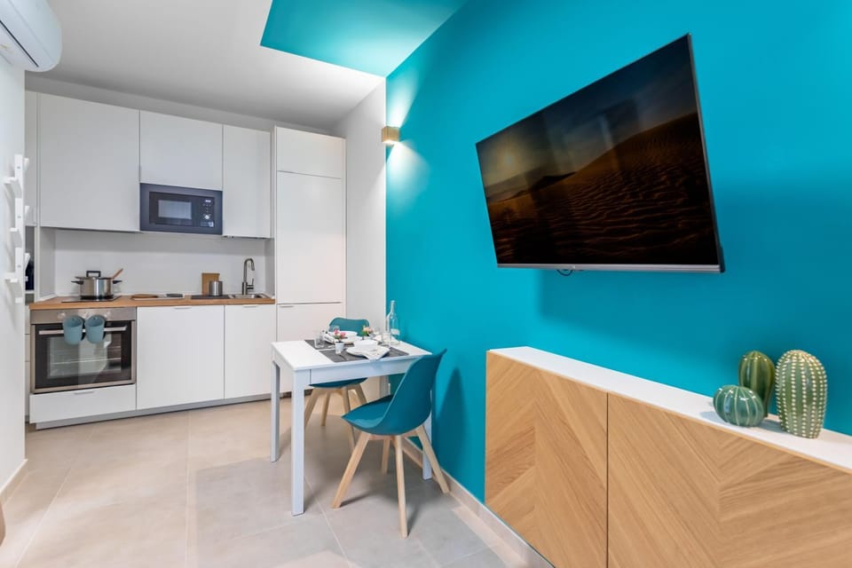 Dining area, pet friendly, stove