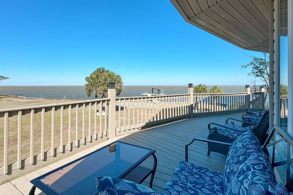 Round House Retreat on the Bay House in Alabama