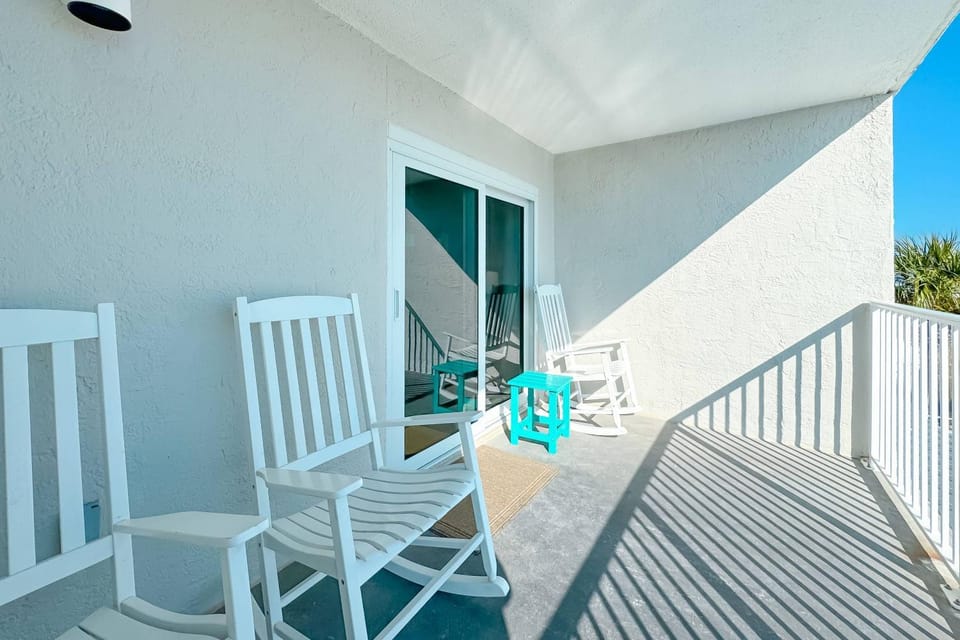 Westwind 202 House in West Beach