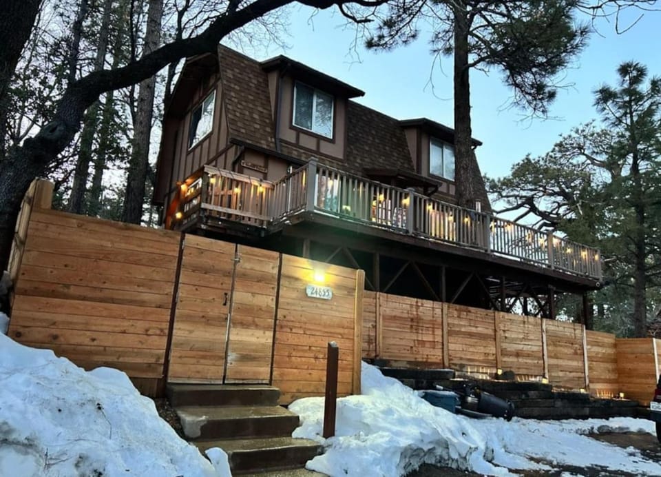 Blissfully Wild -with Hot Tub and pets are welcome House in Idyllwild-Pine Cove
