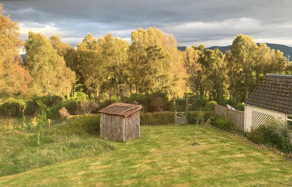 Property building, Natural landscape, Garden, Garden view, Mountain view