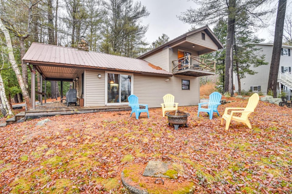 Cozy Thompson Lake Cabin w/ Boat Dock & Launch Cabin in Casco