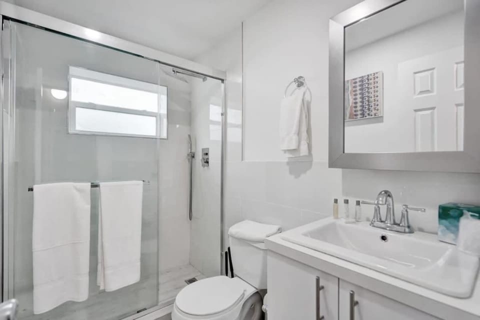 Coastal Charm Cozy 1BR Retreat near Pompano Apartment in Pompano Beach
