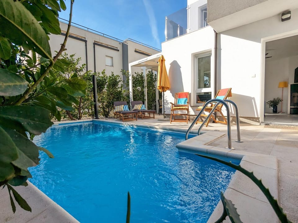 Pool view, Swimming pool