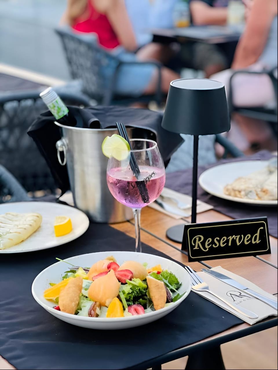 Restaurant/places to eat, Food and drinks, Food, Breakfast, Continental breakfast, Lunch, Dinner, Drinks