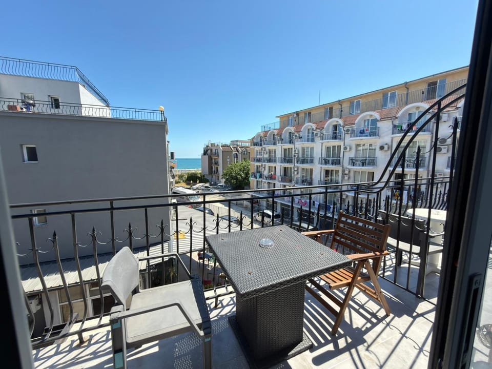 Patio, View (from property/room), Balcony/Terrace, Dining area, Evening entertainment