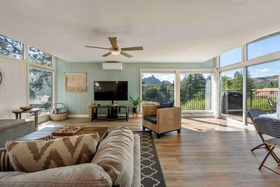 Heart of Uptown Sedona with Epic Views HotTub Trails House in Sedona