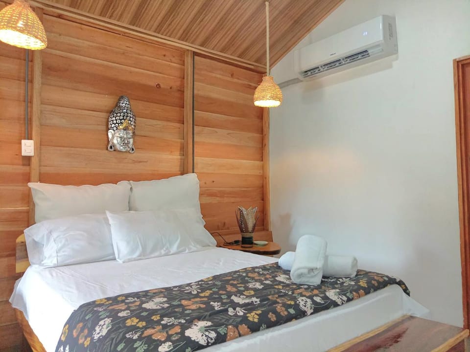 Bed, Photo of the whole room, Bedroom, air conditioner