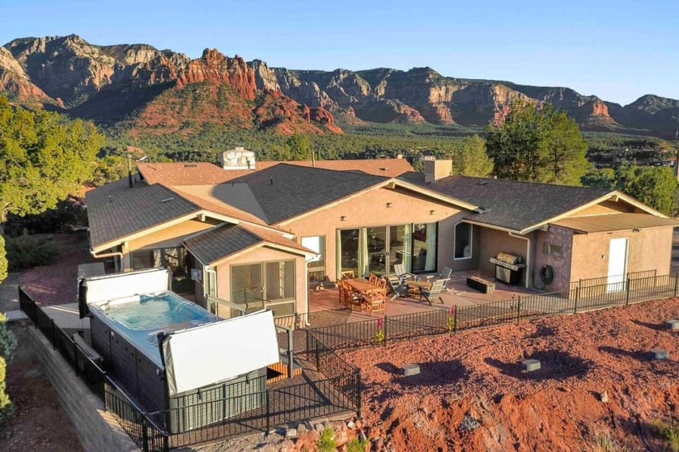 Unrivaled views Large uptown home wIth SwimSpa and Sauna House in Sedona