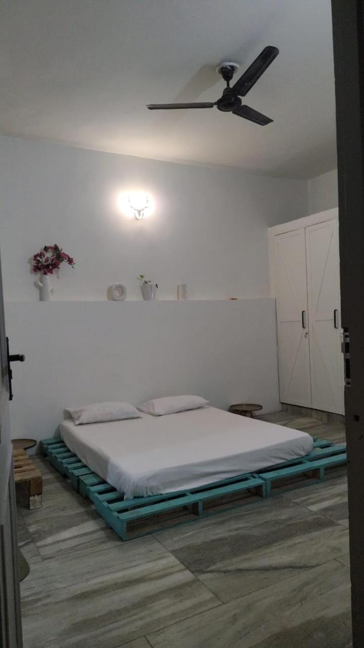 The Barn Noida sector31 House in Noida