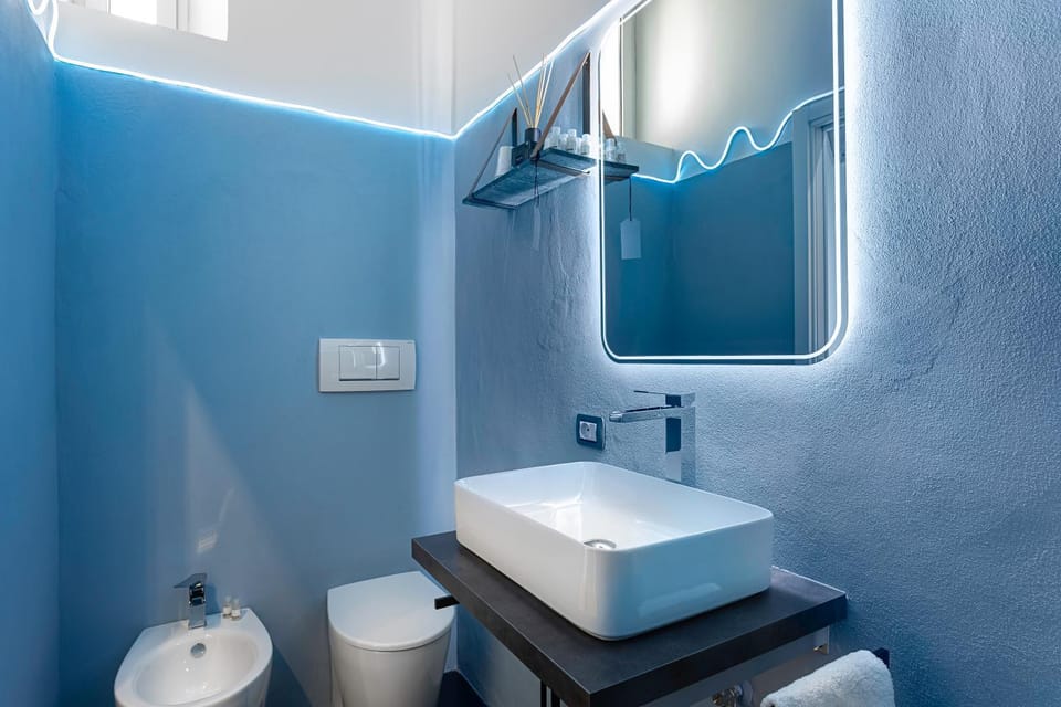 Toilet, Bathroom, towels