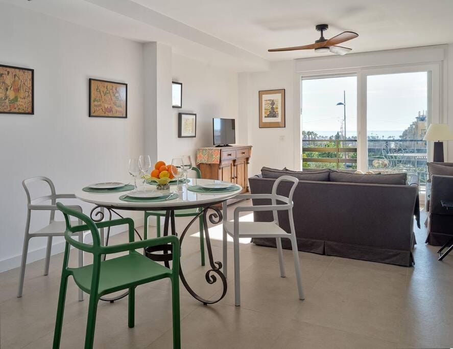 Living room, Dining area