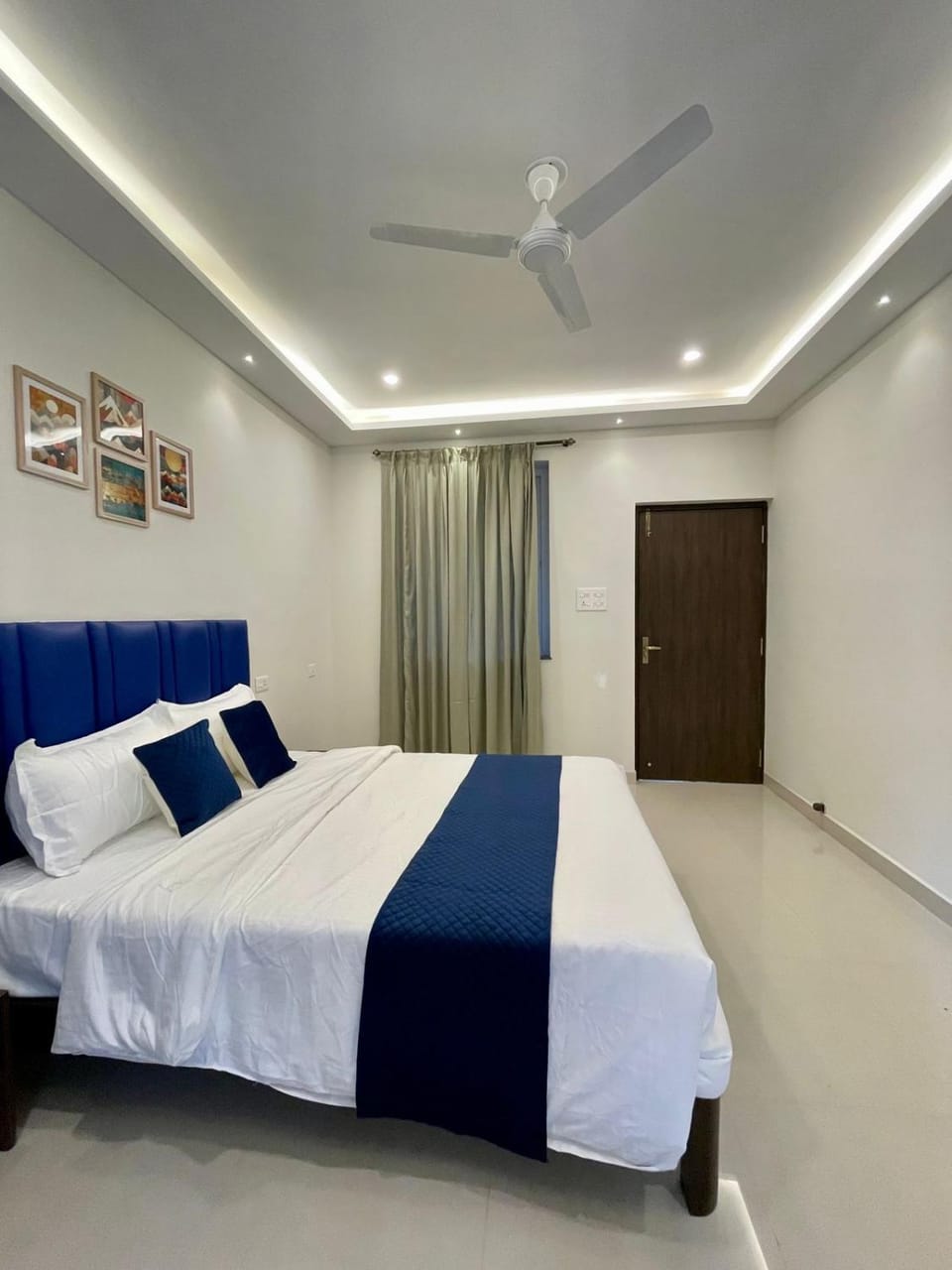 Bed, Photo of the whole room, Bedroom, fireplace
