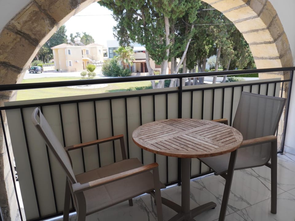 View (from property/room), Balcony/Terrace, Seating area