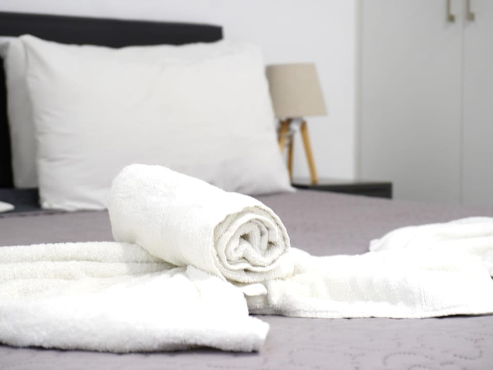 Bedroom, towels