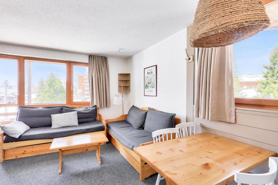 Bed, Living room
