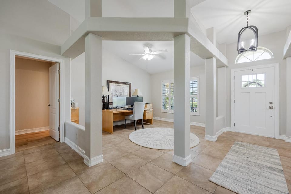 LAKEVIEW!, Heated Pool and Spa -Villa Lakeside Escape - Roelens Vacations House in Cape Coral