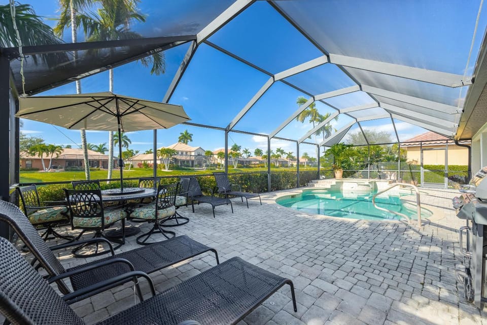 LAKEVIEW!, Heated Pool and Spa -Villa Lakeside Escape - Roelens Vacations House in Cape Coral