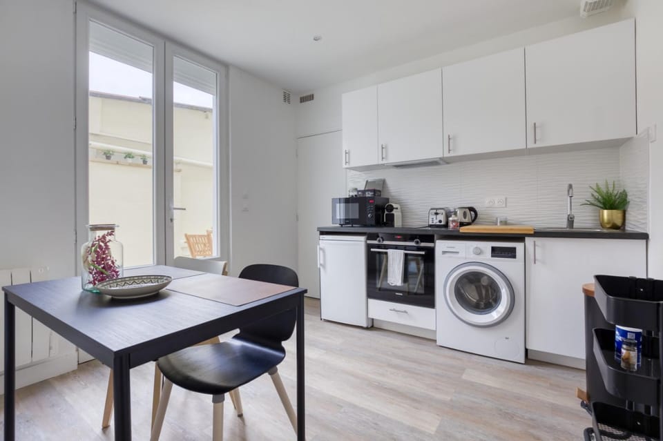 Coffee/tea facilities, Kitchen or kitchenette, Dining area, minibar, pet friendly, stove, toaster, washing machine