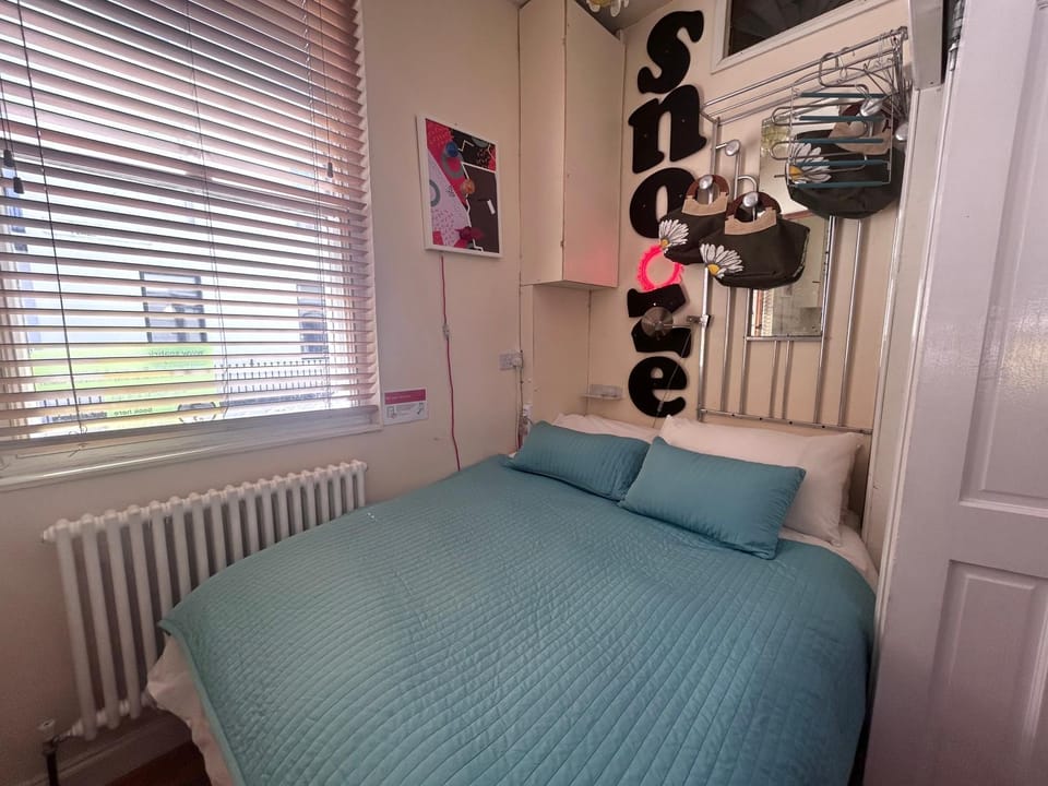 Top Central Artisan Beach Studios with Spa - try for longer term Apartment in Hove