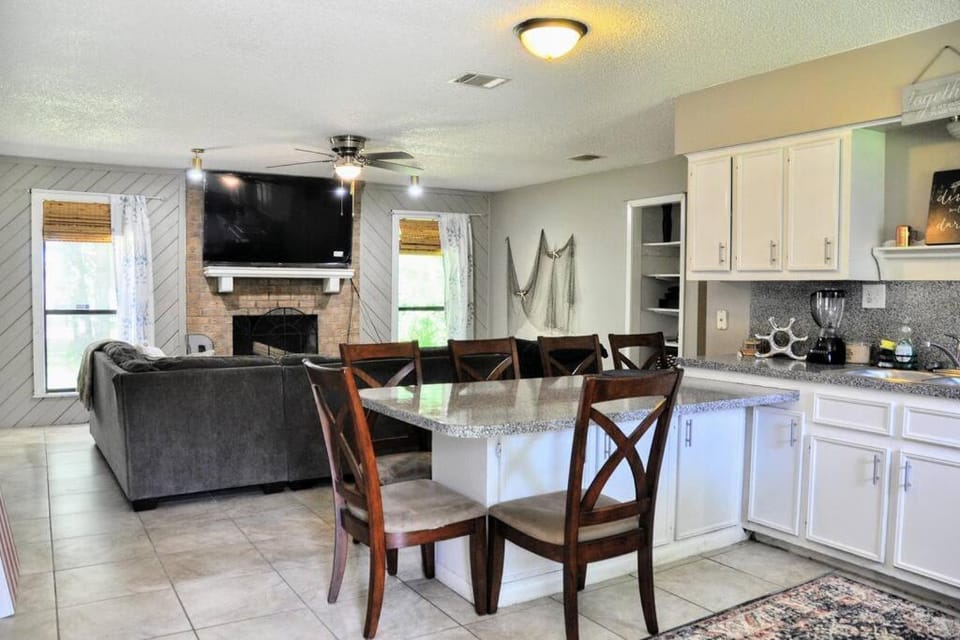 Property building, Kitchen or kitchenette, Living room, Seating area, Dining area, dishwasher, fireplace, minibar, oven, pet friendly, stove