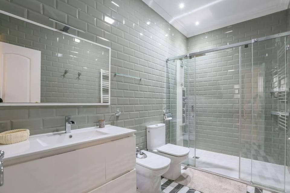 RiverWalk Suites - Puente Triana Apartment in Seville
