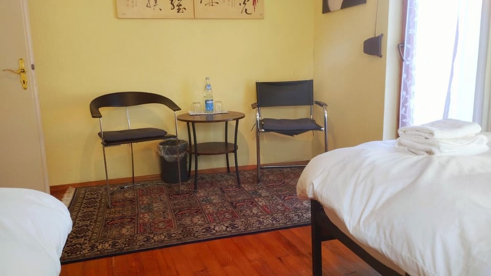 Zimmer mit zwei Einzelbetten Vacation rental in Baden-Württemberg