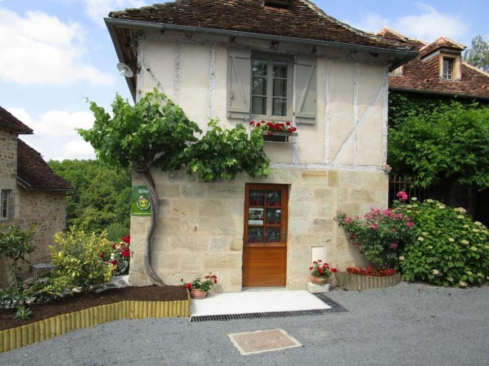 Gîte de France Gîte de la barbacane 3 épis - Gîte de France 5 personnes MAE-8884 Apartment in Nouvelle-Aquitaine