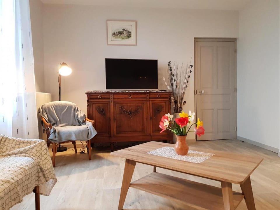 Gîte de France Gîte vallée de la sourdoire 3 épis - Gîte de France 6 personnes MAE-9184 Apartment in Occitanie