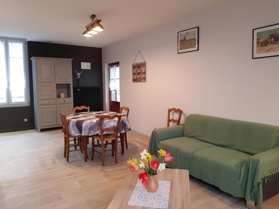Gîte de France Gîte vallée de la sourdoire 3 épis - Gîte de France 6 personnes MAE-9184 Apartment in Nouvelle-Aquitaine