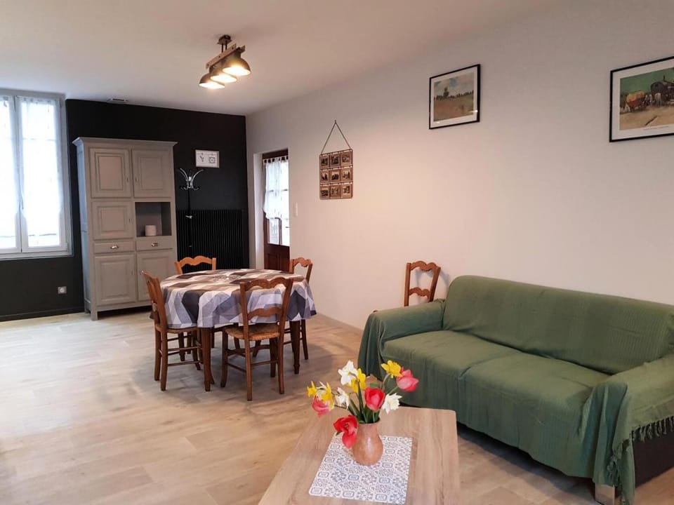Gîte de France Gîte vallée de la sourdoire 3 épis - Gîte de France 6 personnes MAE-9184 Apartment in Occitanie