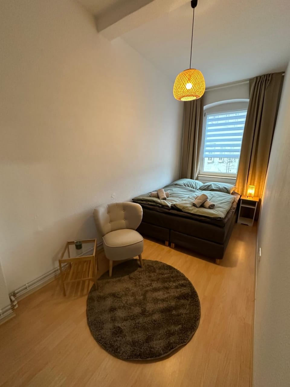 Bed, Living room, Photo of the whole room, Seating area, Bedroom
