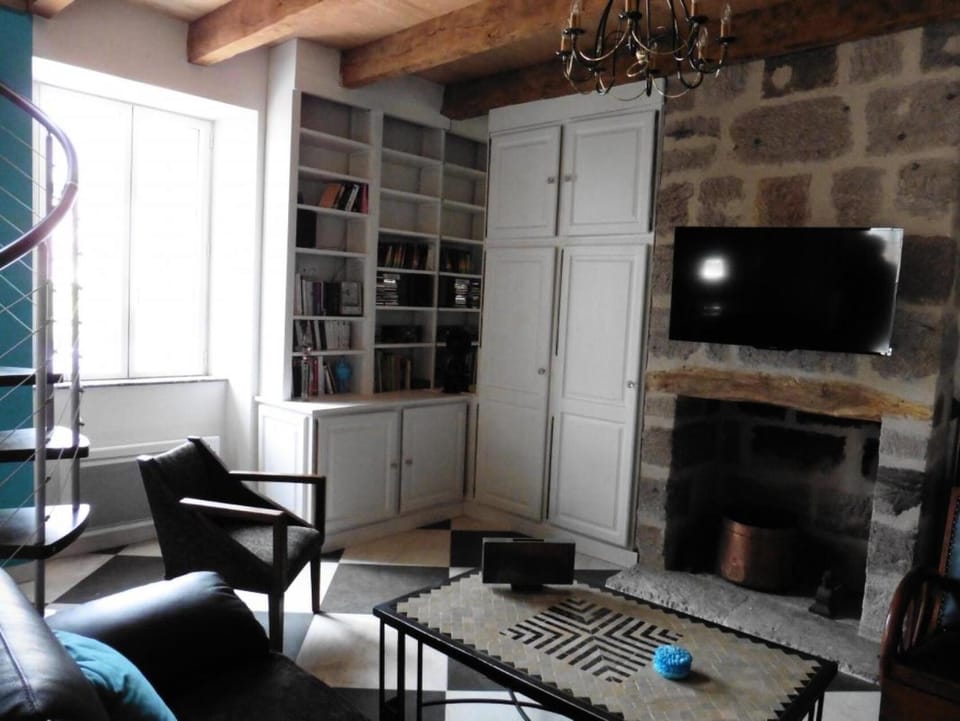 Gîte de France Gîte la chapelle avec piscine 3 épis - Gîte de France 6 personnes MAE-9464 Apartment in Nouvelle-Aquitaine