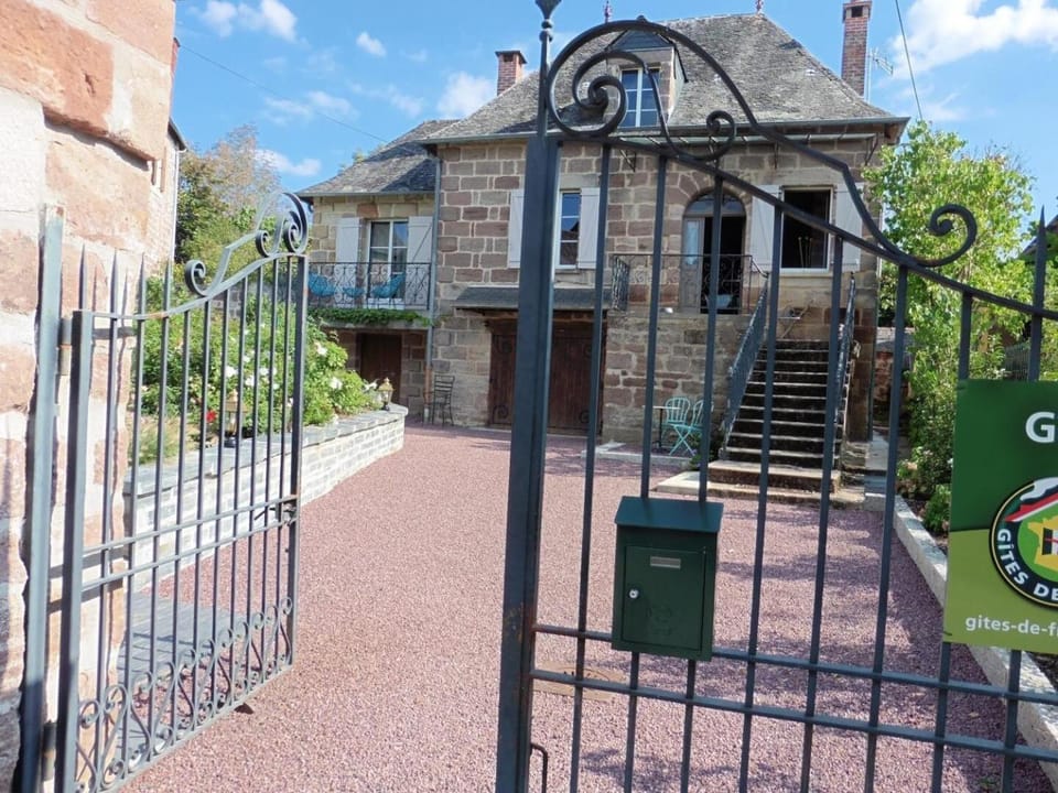 Gîte de France Gîte la chapelle avec piscine 3 épis - Gîte de France 6 personnes MAE-9464 Apartment in Nouvelle-Aquitaine