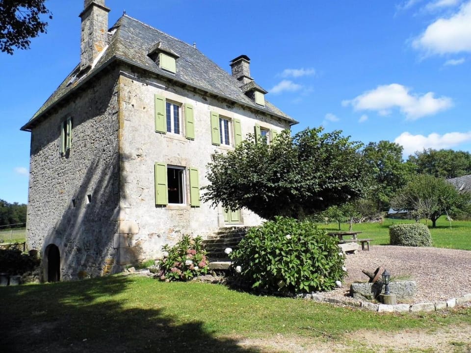 Gîte de France Laclefdeschamps 3 épis - Gîte de France 10 personnes MAE-9514 Apartment in Nouvelle-Aquitaine